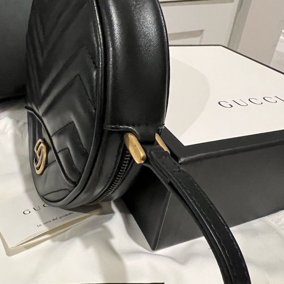 Small Gucci Wristlet - Picture 4 of 9
